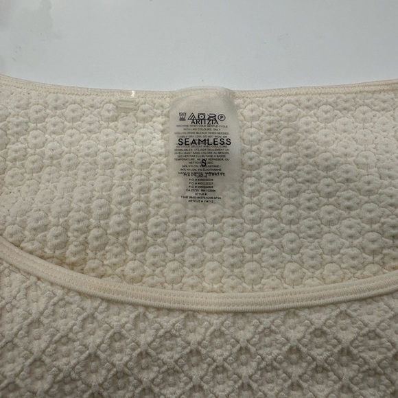 Aritzia - Scrunchee Winsome Longsleeve - Picture 6 of 7